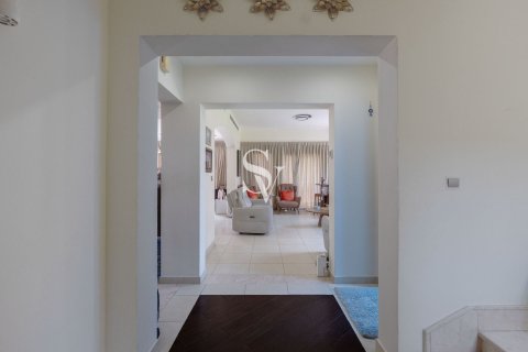 Villa in Jumeirah Village Triangle, Dubai 2 bedrooms, 645 sq.m. № 121933 - photo 5