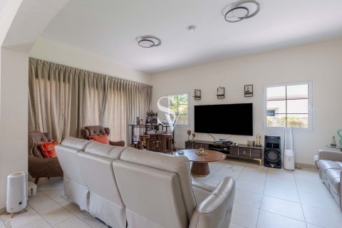 Villa in Jumeirah Village Triangle, Dubai 2 bedrooms, 645 sq.m. № 121933 - photo 2
