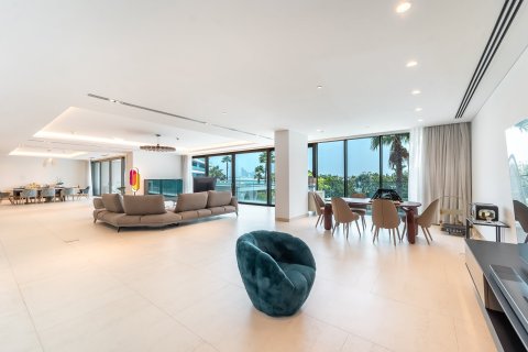 Apartment in Palm Jumeirah, Dubai 3 bedrooms, 572 sq.m. № 120380 - photo 2