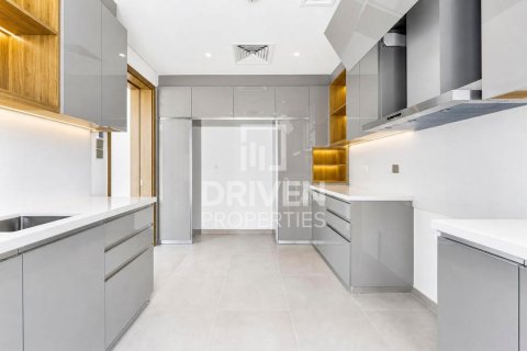 Снять в аренду виллу в Джабаль-Али, Дубай: 4 спальни, 656.45м², № 128020 - фото 2