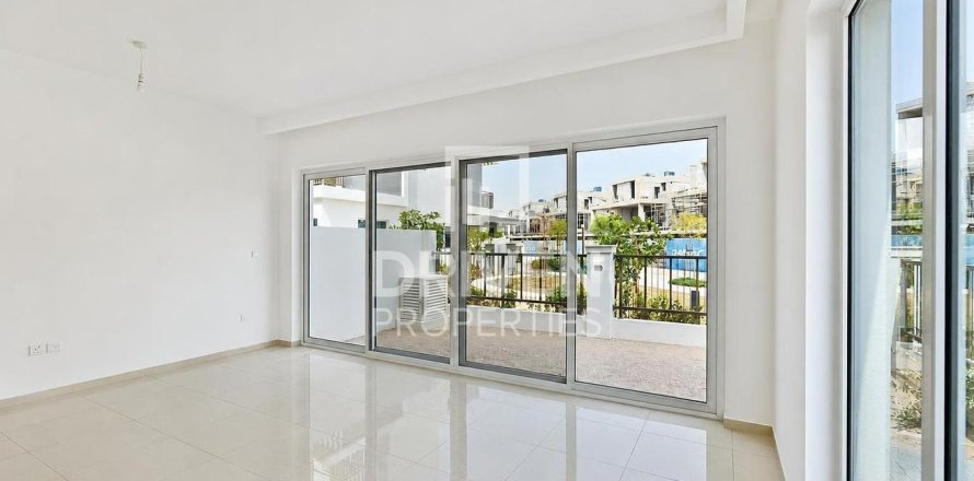 Таунхаус в Дубае, 4 спальни, 142.61м², № 128077