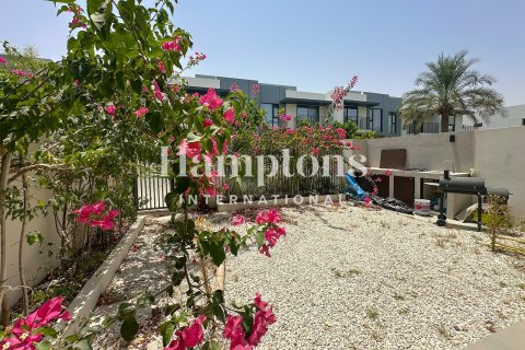 Townhouse in Sweden, The World Islands, Dubai 3 bedrooms, 173.91441600 sq.m. № 112952 - photo 14