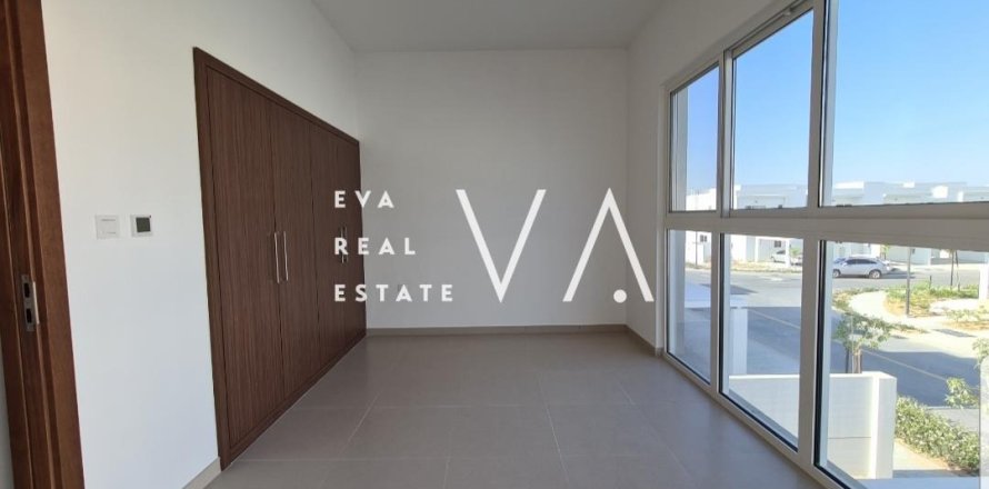Townhouse in Dubai 4 bedrooms, 258.73 sq.m. № 52909