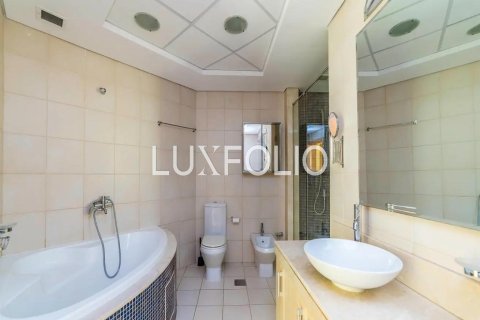 Apartment in Shoreline Apartments, Palm Jumeirah, Dubai 3 bedrooms, 200 sq.m. № 45619 - photo 9