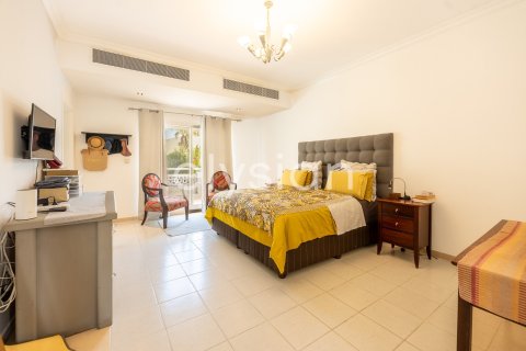 Villa en Meadows, Dubai, 5 dormitorios, 362 m², № 37918 - foto 16