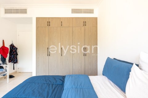 Villa en Meadows, Dubai, 5 dormitorios, 362 m², № 37918 - foto 23