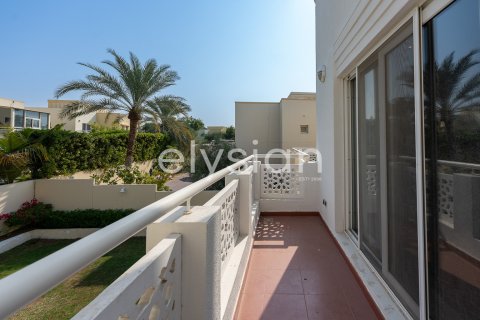 Villa en Meadows, Dubai, 5 dormitorios, 362 m², № 37918 - foto 24