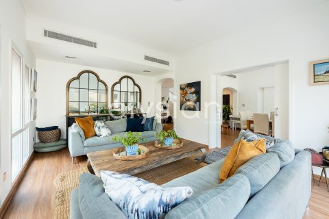 Villa en Meadows, Dubai, 5 dormitorios, 362 m², № 37918 - foto 8