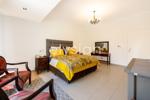 Villa en Meadows, Dubai, 5 dormitorios, 362 m², № 37918 - foto 17
