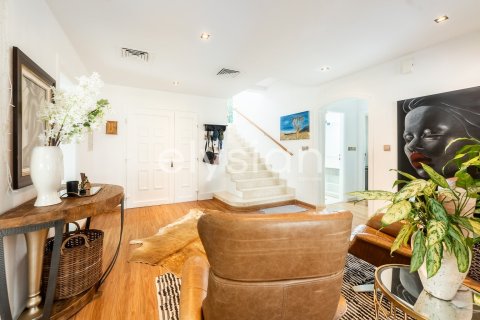 Villa en Meadows, Dubai, 5 dormitorios, 362 m², № 37918 - foto 20