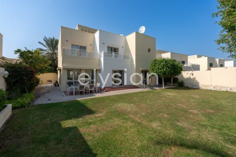 Вилла в Meadows, Дубай, 5 спален, 362м², № 37918