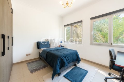 Villa en Meadows, Dubai, 5 dormitorios, 362 m², № 37918 - foto 22