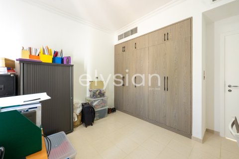 Villa en Meadows, Dubai, 5 dormitorios, 362 m², № 37918 - foto 21