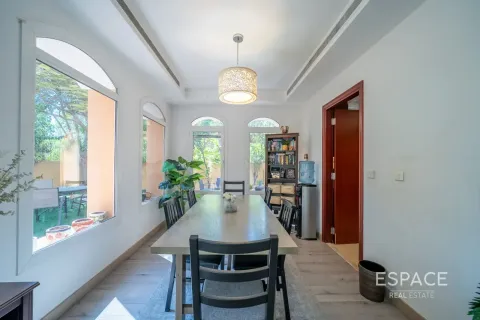 Купить виллу в Арабиан Ранчес, Дубай: 2 спальни, 226м², № 122255 - фото 11