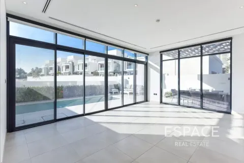 Купить виллу в Jumeirah Luxury, Джумейра Гольф Эстейтс, Дубай: 4 спальни, 321м², № 122463 - фото 2