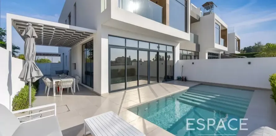 Вилла в Jumeirah Luxury, Джумейра Гольф Эстейтс, Дубай, 4 спальни, 321м², № 122463