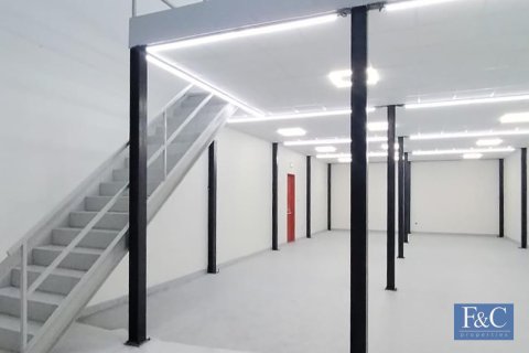 Entrepôt à Al Quoz Industrial Area, Al Quoz, Dubai, 766 m², № 103776 - photo 2