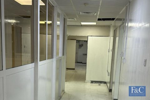 Warehouse in Al Quoz Industrial Area, Al Quoz, Dubai 372 sq.m. № 103783 - photo 9