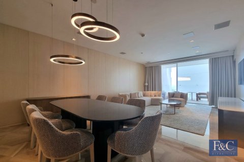 Снять в аренду квартиру в FIVE Palm Jumeirah, Пальма Джумейра, Дубай: 3 спальни, 216м², № 103774 - фото 4