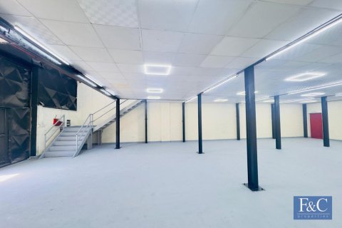 Снять в аренду склад в Al Quoz Industrial Area, Al Quoz, Дубай: 548м², № 103784 - фото 9