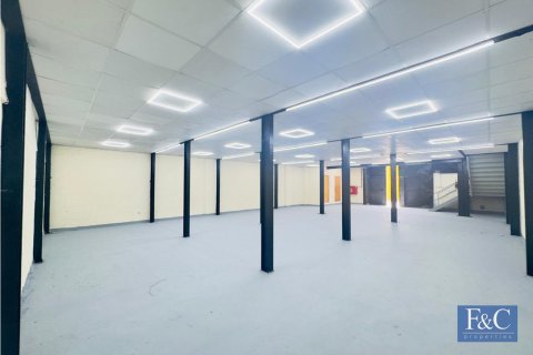 Снять в аренду склад в Al Quoz Industrial Area, Al Quoz, Дубай: 548м², № 103784 - фото 5