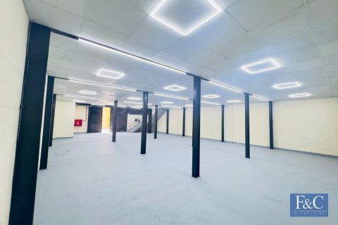 Снять в аренду склад в Al Quoz Industrial Area, Al Quoz, Дубай: 548м², № 103784 - фото 7