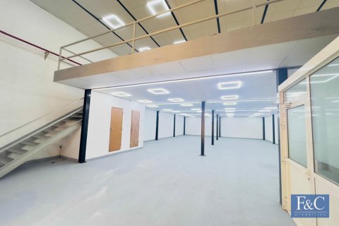 Снять в аренду склад в Al Quoz Industrial Area, Al Quoz, Дубай: 548м², № 103784 - фото 10