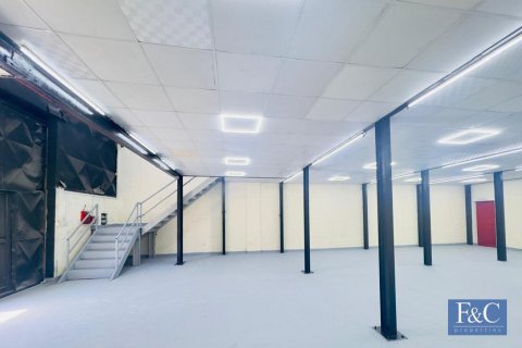 Снять в аренду склад в Al Quoz Industrial Area, Al Quoz, Дубай: 548м², № 103784 - фото 11