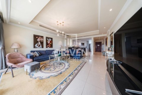 Apartment in The Crescent, Palm Jumeirah, Dubai 3 bedrooms, 238.39 sq.m. № 140158 - photo 3