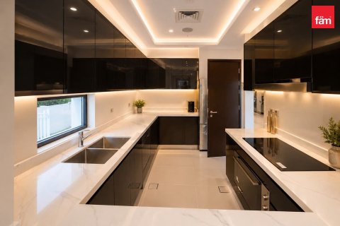 Villa in Dubai 6 bedrooms, 292.7 sq.m. № 133041 - photo 5