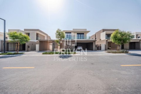 Снять в аренду виллу в Джабаль-Али, Дубай: 4 спальни, 629.98м², № 127855 - фото 24