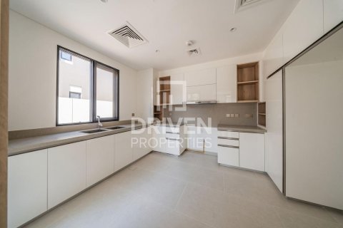 Снять в аренду виллу в Джабаль-Али, Дубай: 4 спальни, 629.98м², № 127855 - фото 15