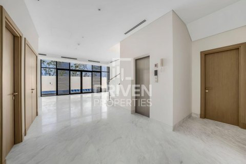 Снять в аренду виллу в District One, Мохаммед Бин Рашид Сити, Дубай: 4 спальни, 569.96м², № 127856 - фото 5