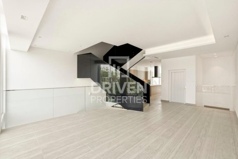 Снять в аренду таунхаус в Аль-Барари, Дубай: 4 спальни, 180.32м², № 127858 - фото 3