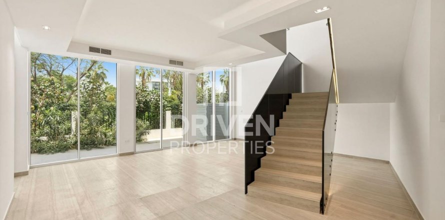 Таунхаус в Аль-Барари, Дубай, 4 спальни, 180.32м², № 127858