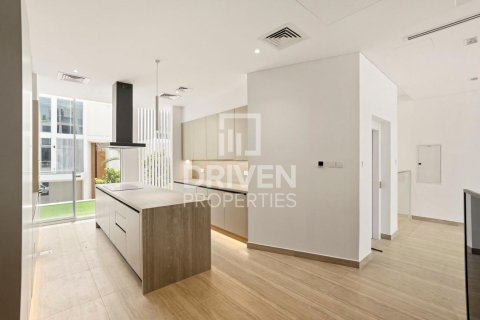 Снять в аренду таунхаус в Аль-Барари, Дубай: 4 спальни, 180.32м², № 127858 - фото 4