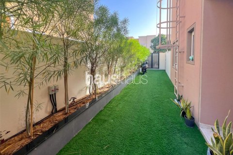 Adosado en Villanova, Dubai Land, Dubai, 4 dormitorios, 207 m², № 44060 - foto 2