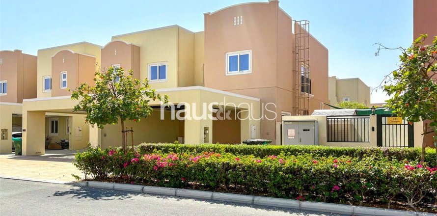 Adosado en Villanova, Dubai Land, Dubai, 4 dormitorios, 207 m², № 44059