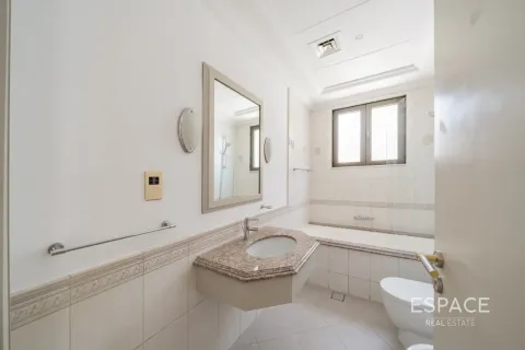 Villa in Palm Jumeirah, Dubai 5 bedrooms, 511 sq.m. № 122482 - photo 5