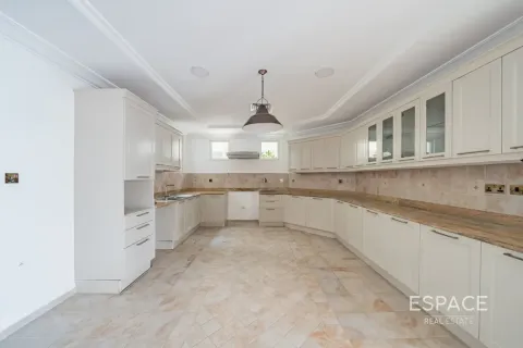 Villa in Palm Jumeirah, Dubai 5 bedrooms, 511 sq.m. № 122482 - photo 4