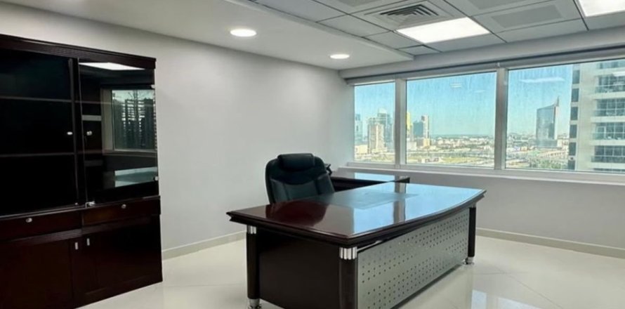 Office in Dubai 141.4 sq.m. № 119267