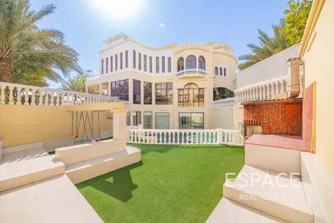 Villa in Emirates Hills, Dubai 8 bedrooms, 1486 sq.m. № 62342 - photo 20