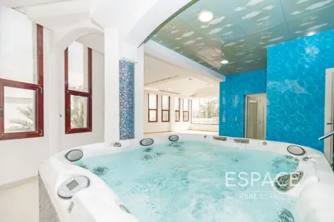 Villa in Emirates Hills, Dubai 8 bedrooms, 1486 sq.m. № 62342 - photo 9