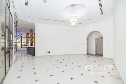 Villa in Emirates Hills, Dubai 8 bedrooms, 1486 sq.m. № 62342 - photo 7