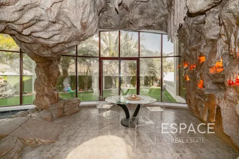 Villa in Emirates Hills, Dubai 8 bedrooms, 1486 sq.m. № 62342 - photo 5