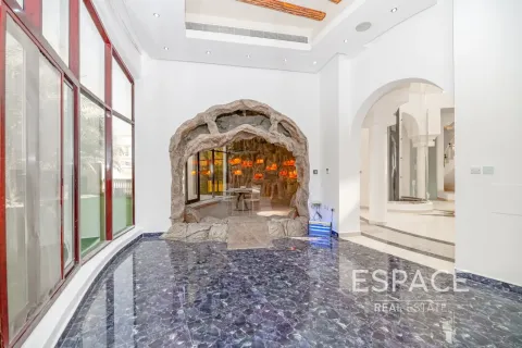 Villa in Emirates Hills, Dubai 8 bedrooms, 1486 sq.m. № 62342 - photo 4