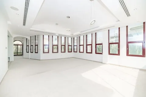 Villa in Emirates Hills, Dubai 8 bedrooms, 1486 sq.m. № 62342 - photo 10