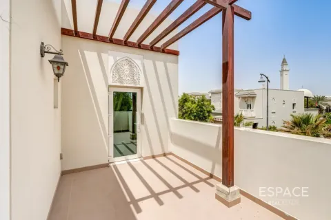 Villa en Quortaj, Al Furjan, Dubai, 3 dormitorios, 283 m², № 122637 - foto 16