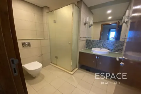 Apartment in Palm Jumeirah, Dubai 3 bedrooms, 234 sq.m. № 122639 - photo 8