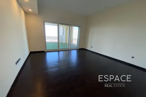 Apartment in Palm Jumeirah, Dubai 3 bedrooms, 234 sq.m. № 122639 - photo 12